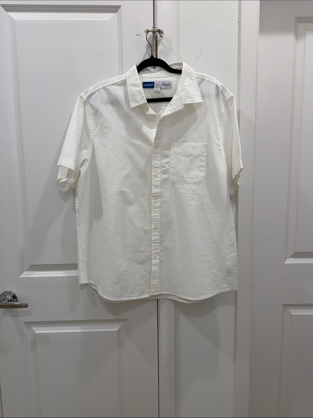 Old Navy White Short-Sleeve Casual Button-Down Shirt